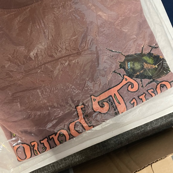 Round Two Beatle T-shirt - Picture 4 of 4